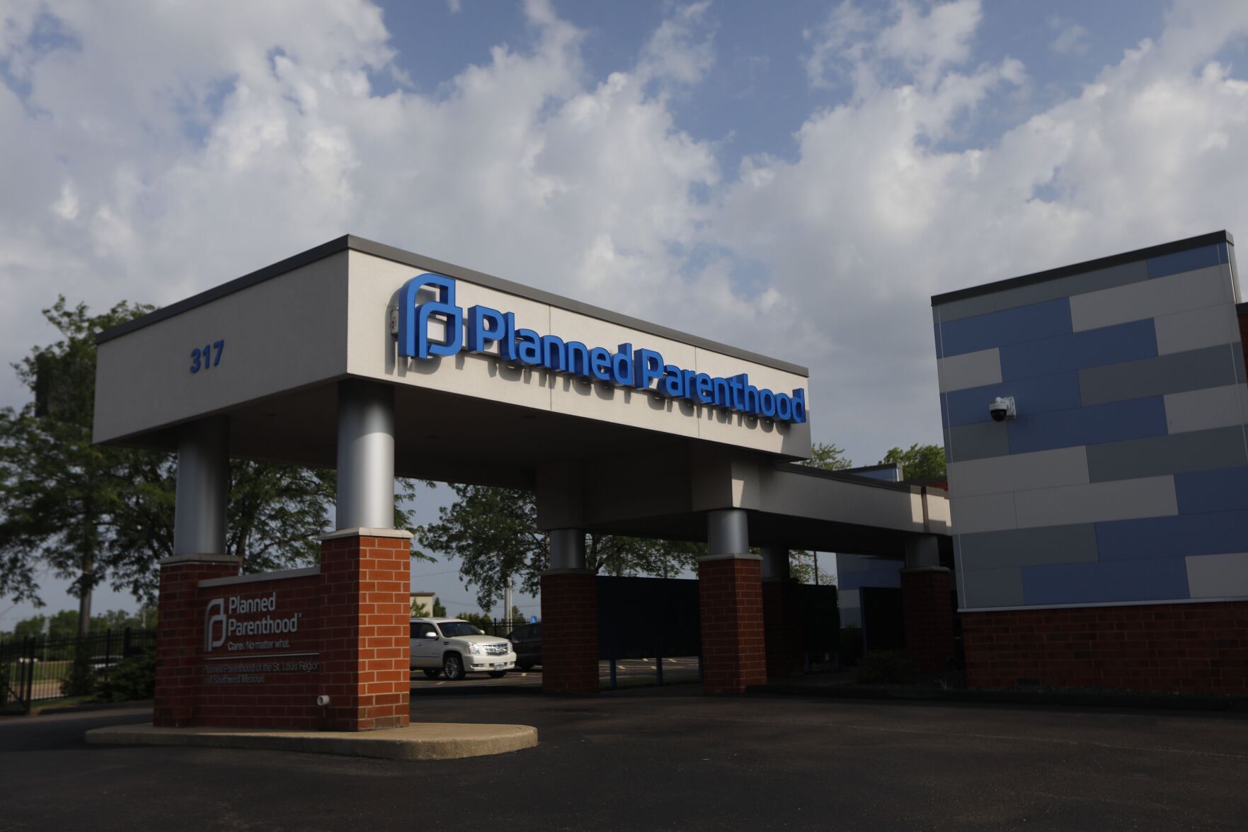 Planned Parenthood - Fairview Heights Health Center plans to expand hours of operation for abortion healthcare if Roe is overturned